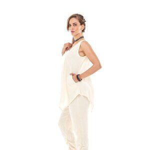 NWOT  OH MY GAUZE!  Allie Blouse White Cotton V-neck sleeveless asymetrical top